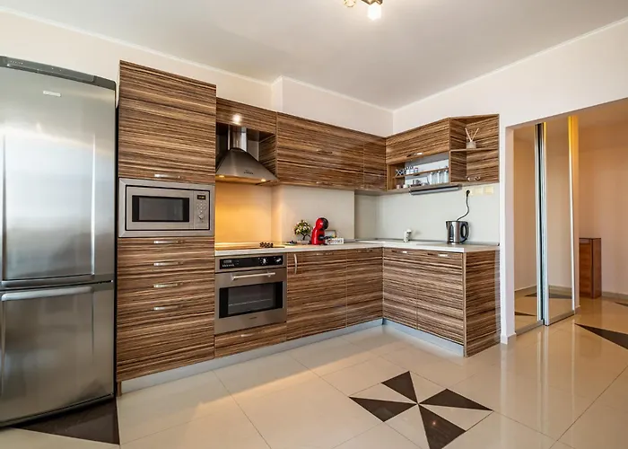 Luxury 2 Bedroom With Sea View * فارنا