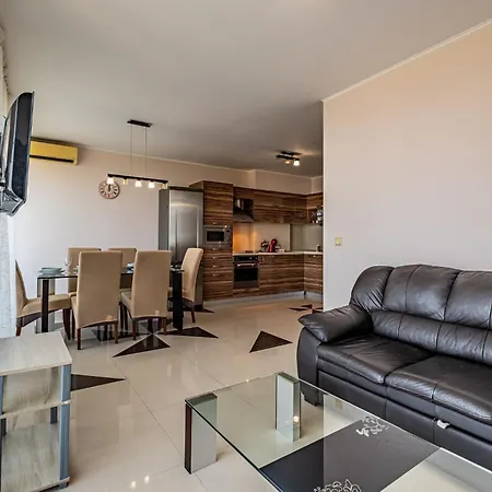 Apartmán Luxury 2 Bedroom With Sea View *