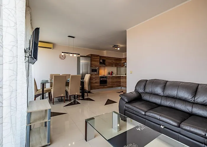 Апартаменти Luxury 2 Bedroom With Sea View *